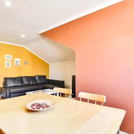 Daire Amazing 3bdr W/lisbon View In Santos Lisboa