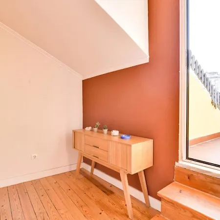 Amazing 3bdr W/lisbon View In Santos Daire Lisboa