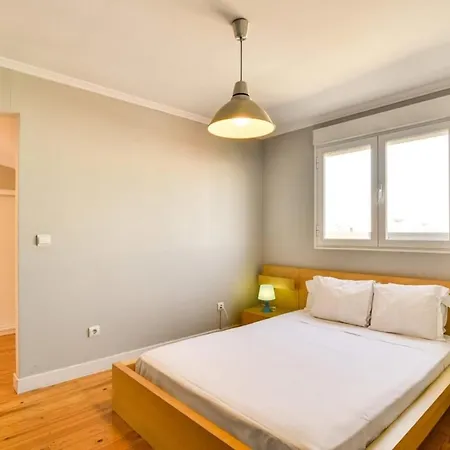 Amazing 3bdr W/lisbon View In Santos Lisboa