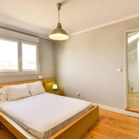 Amazing 3bdr W/lisbon View In Santos Apartmán *
